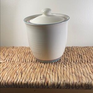Pfaltzgraff Juniper Stoneware Large Canister with Lid